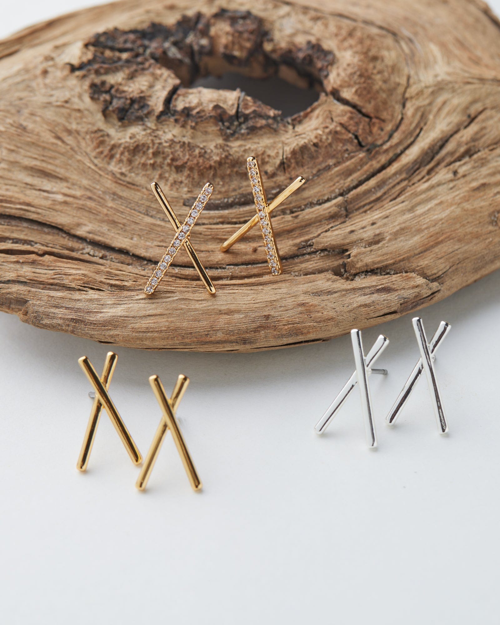 Set of earrings in "x" shapes in the colors gold, silver and gold with gems