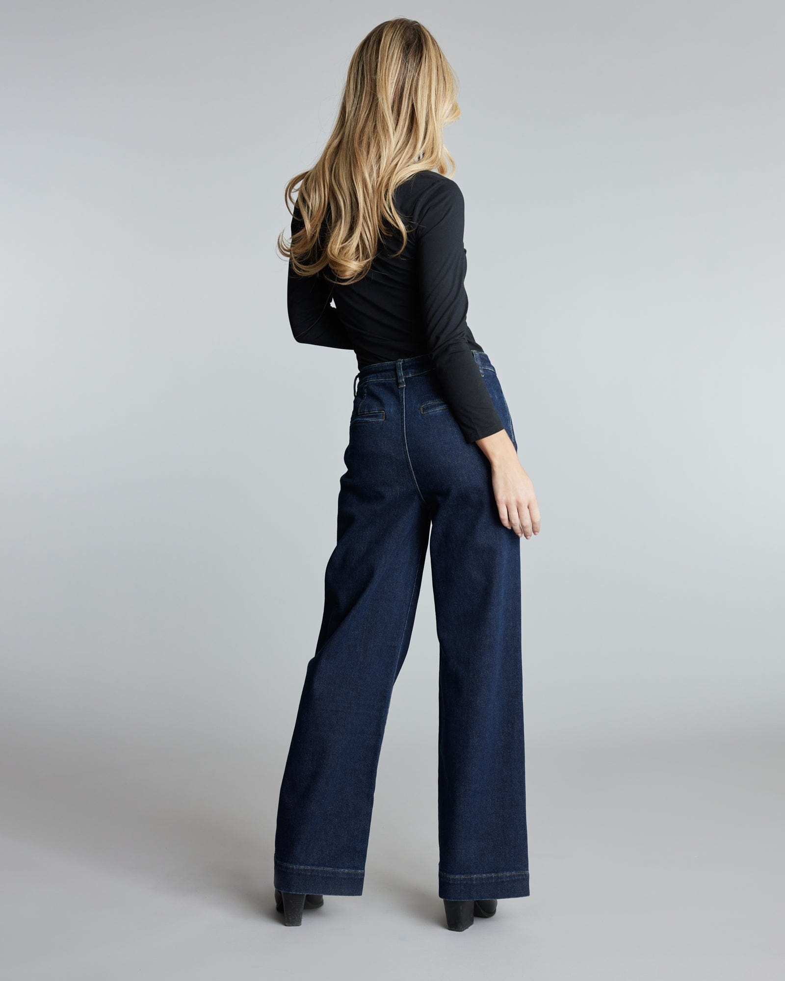 Woman in pleated trouser jeans.
