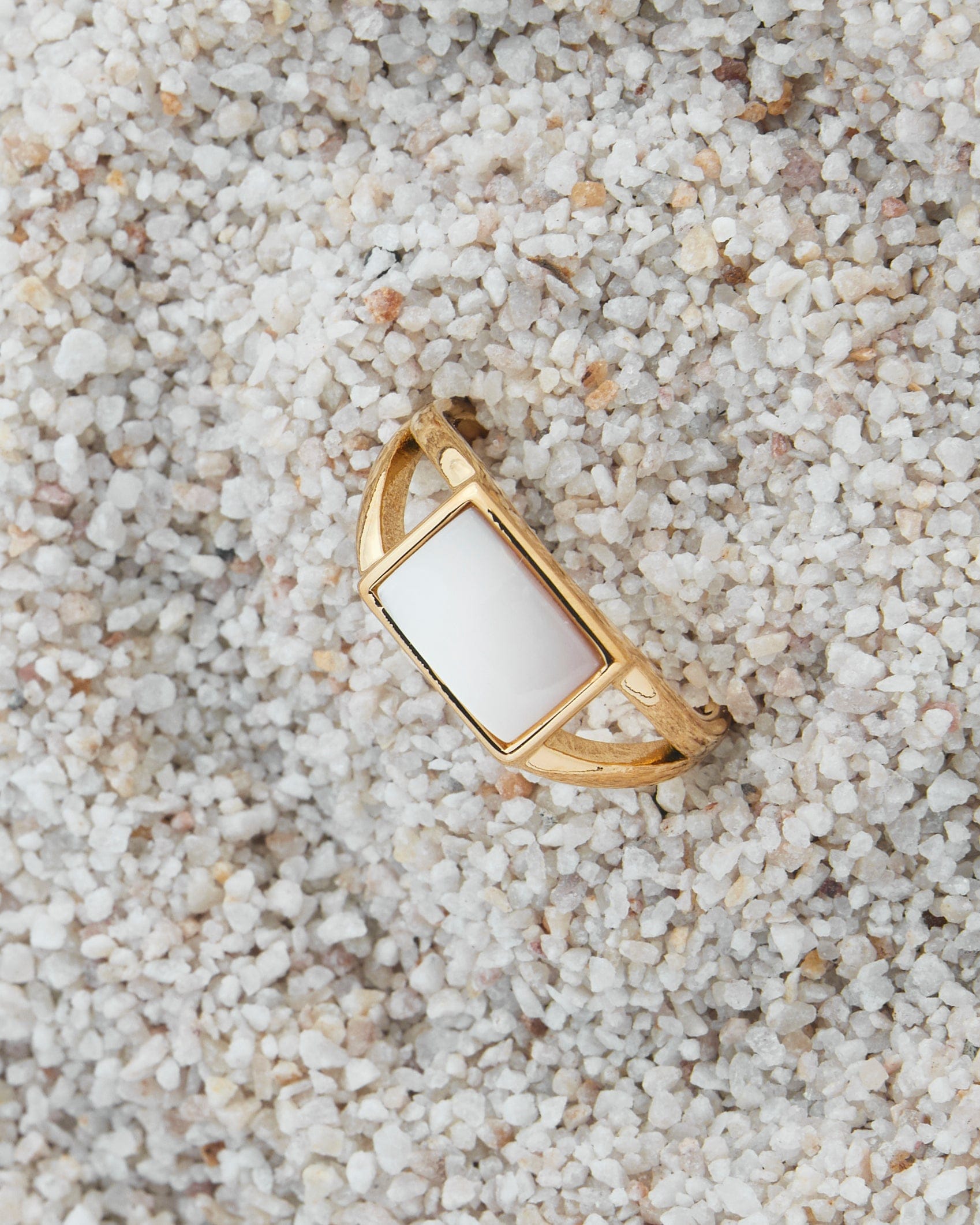 Gold ring with rectangle shaped mother of pearl stone