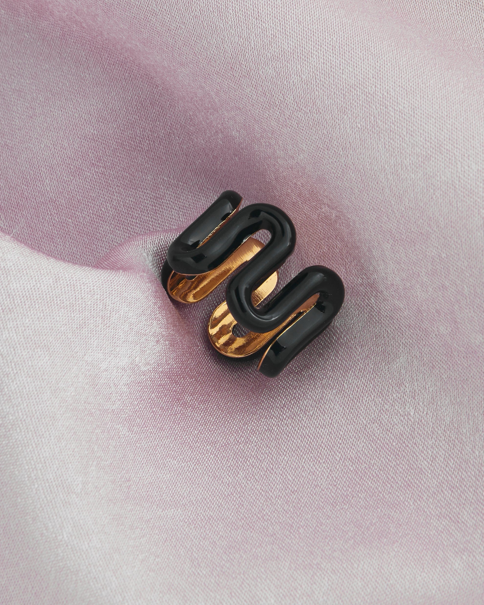 Black and gold wave shaped ring