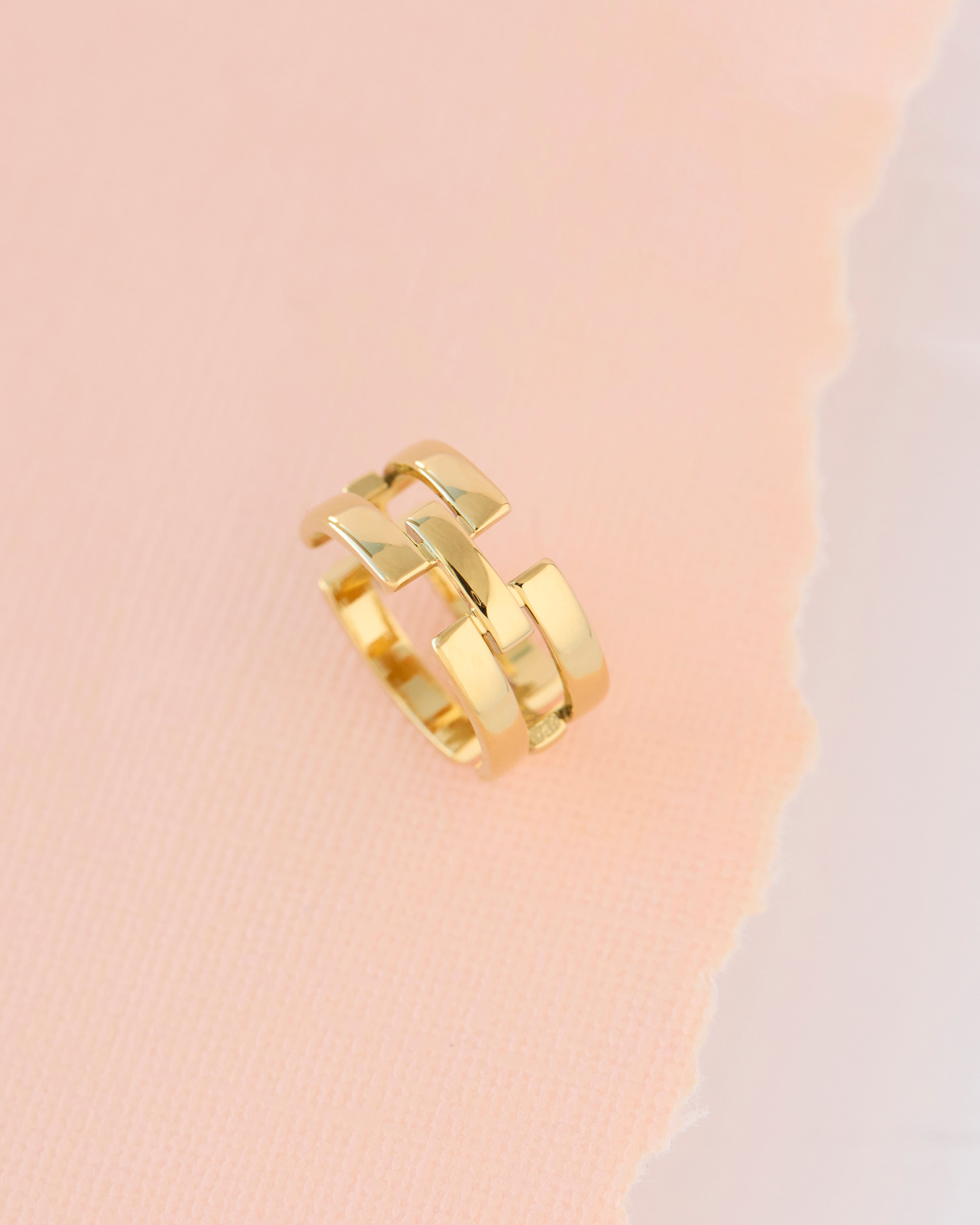 Gold ring with 3 rectangles