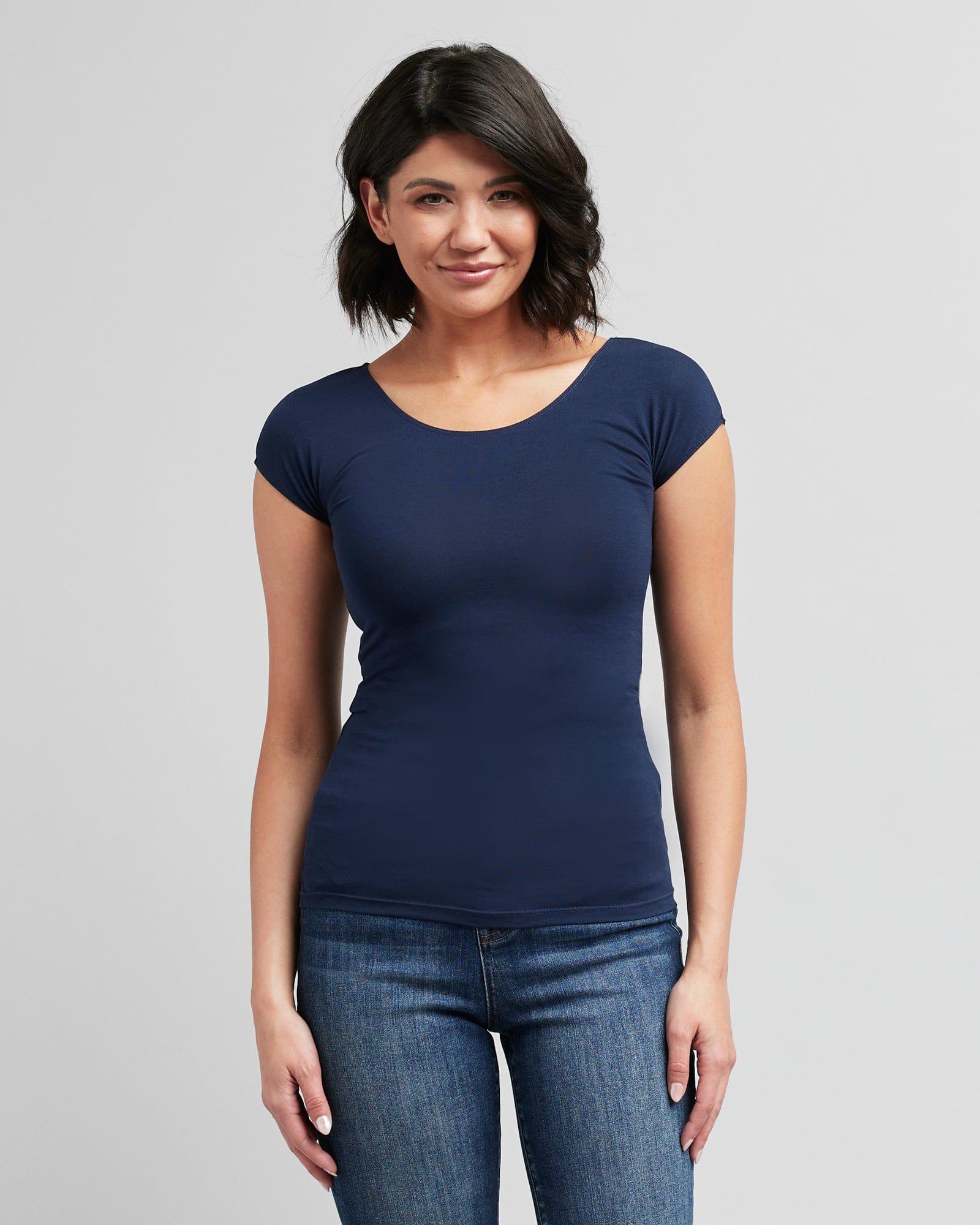 Woman in a short sleeve, fitted, basic tee
